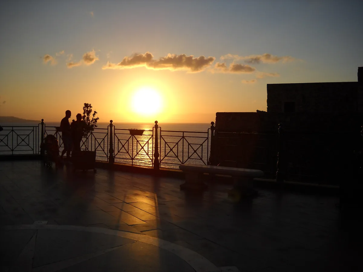 Dove vedere il tramonto Pizzo Calabro: panorami e consigli utili